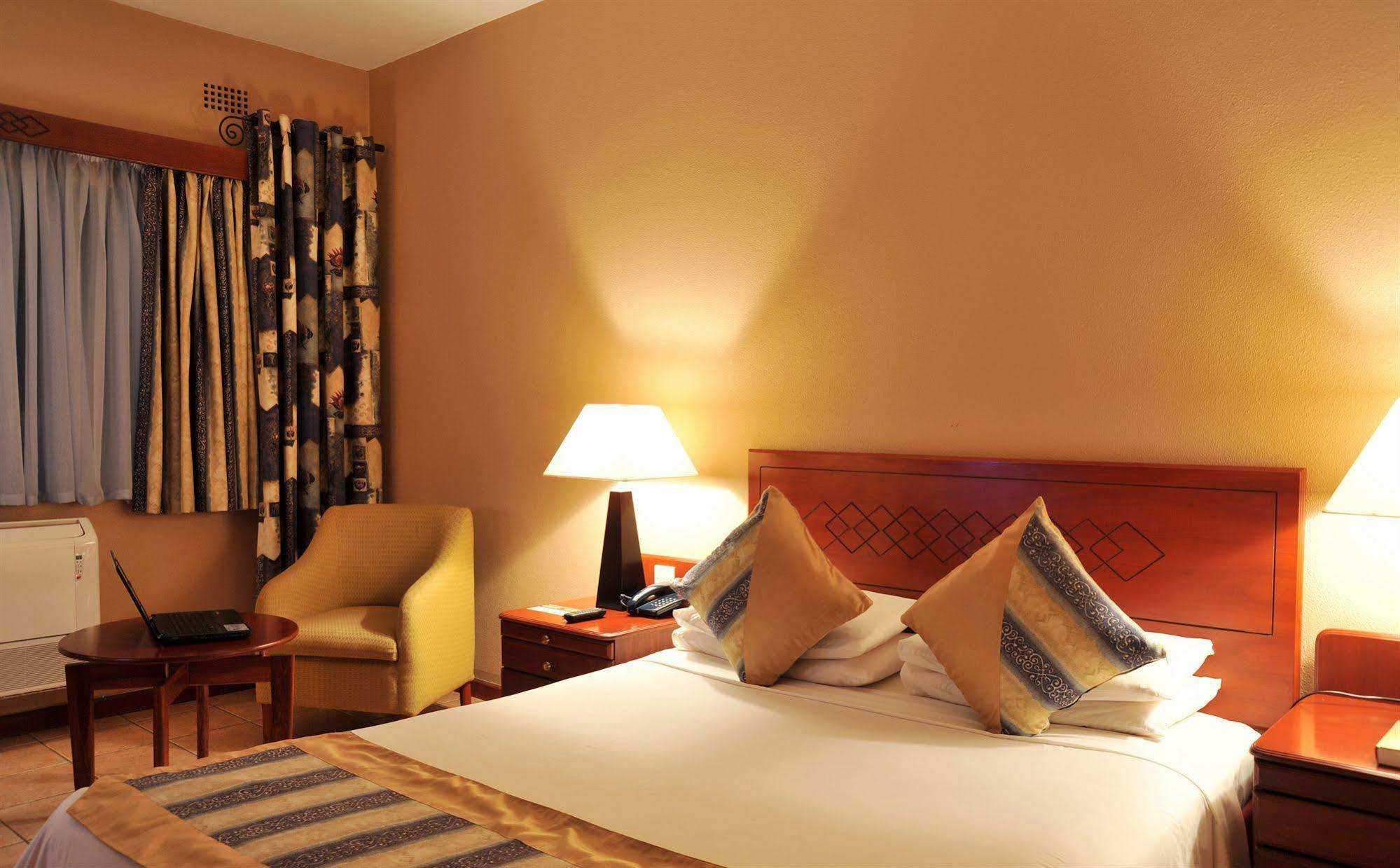 M'Kango Golfview Hotel Lusaka Exteriér fotografie